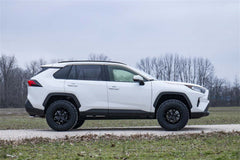 Rough Country 2.5 in Suspension Lift Kit w/N3 Shocks - 73131 - Black Patch Performance - ROUG73131