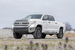 Rough Country 2.5 in. to 3 in Front Leveling Kit - 870 - Black Patch Performance - ROUG870